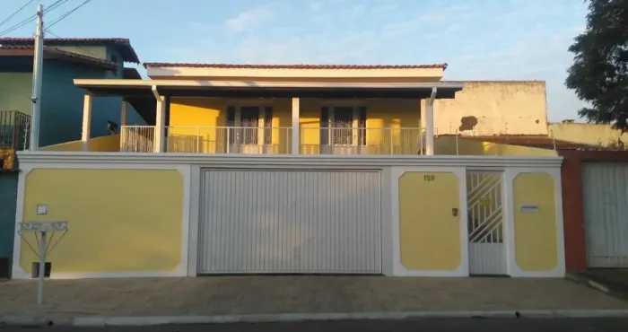 Casa a venda com 3 quartos e dois banheiro