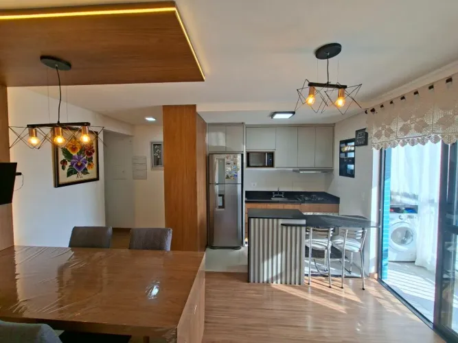 Belo apartamento semimobiliado com 2 quartos, sendo 1 suíte à venda no Capão da Imbuia