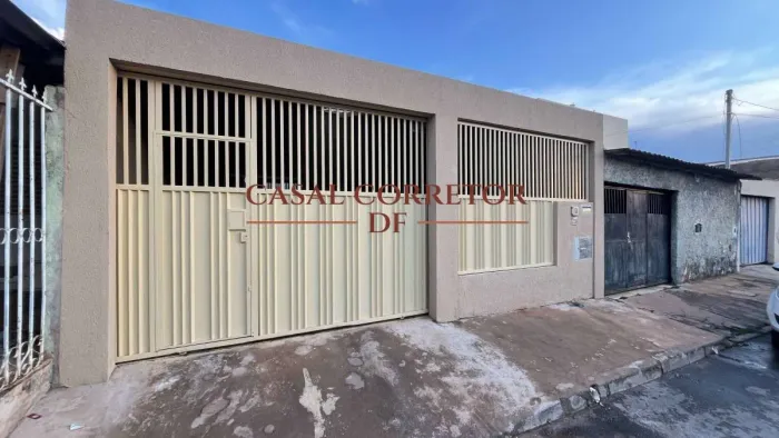 Casa à venda, com 3 quartos, sendo 2 suítes na Samambaia