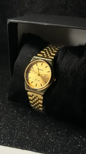 Relógio pulseira dourada 