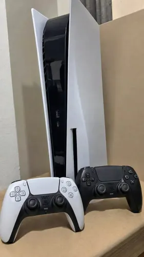 PlayStation 5 mídia física e digital com 2 controles