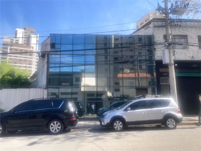 Prédio comercial na Rua Salvador Simões, 860 250 m²