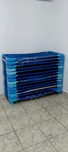 Conjunto com 12 Caminhas empilháveis