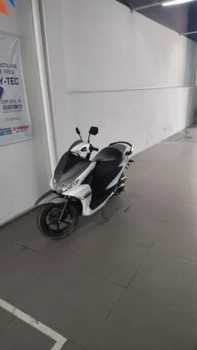 Vende-se fluo yamaha 125 automática 