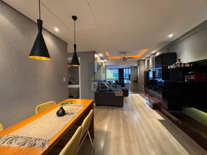 Apartamento mobiliado com 03 dormitórios e sacada com vista mar para locação anual em Baln