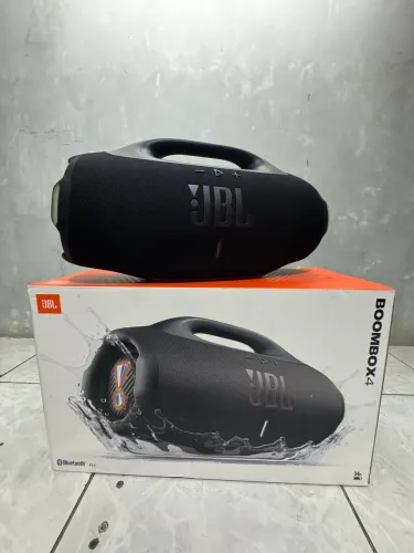 BOOMBOX 4 SEMI NOVA