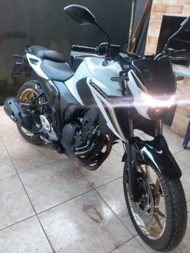 Fz 25