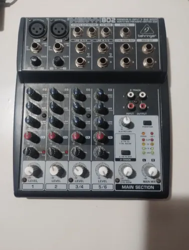Mesa de som Behringer