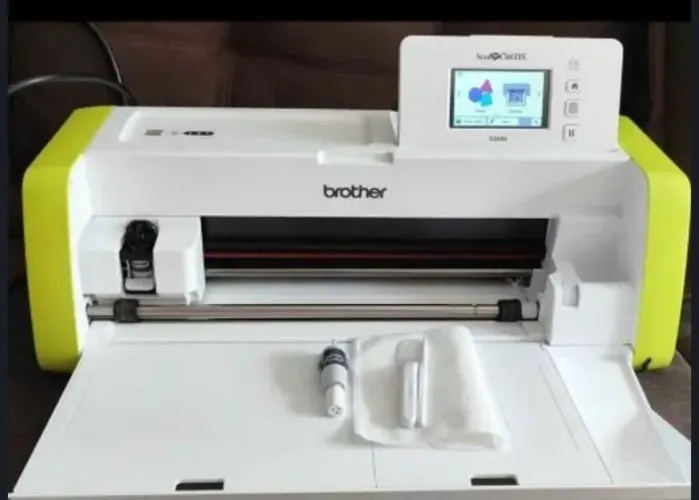 Máquina de corte Brother scan cut 
