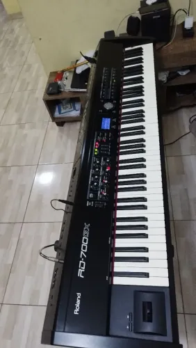 Teclado Roland RD700GX