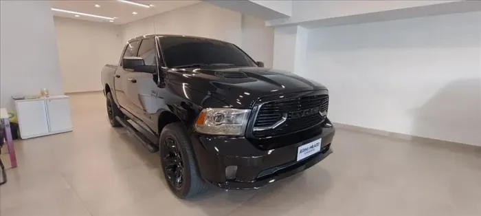Ram Classic Laramie 5.7 V8 16V Gasolina 4X4 Aut. 2022