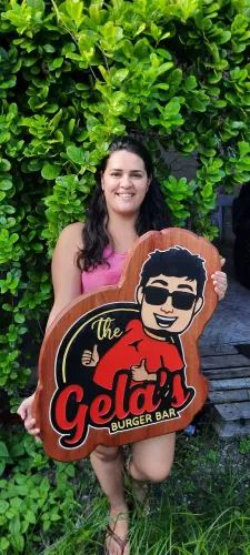 Placas entalhadas artesanalmente feitas com muito amor