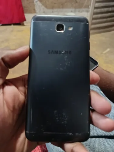 Celular J5 prime em ótimas condições sem marcas de uso.