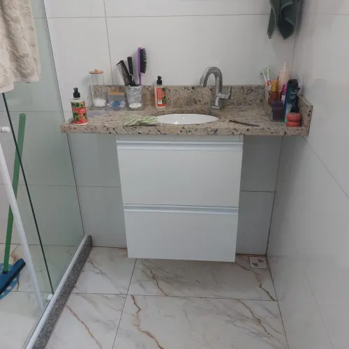 Lavatório de banheiro em amarelo icarai 