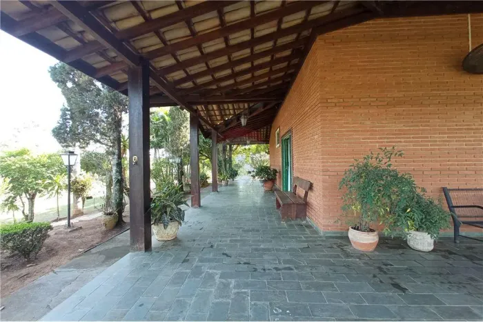 Lindo Sítio com casa de sede mais casa de caseiro