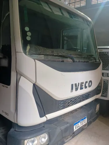 Caminhão Iveco