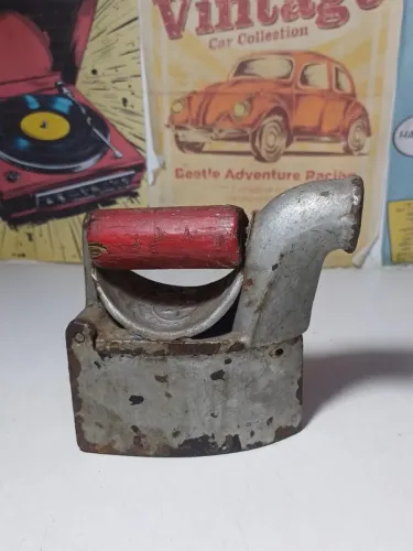 Miniatura ferro de engomar antigo 11x11