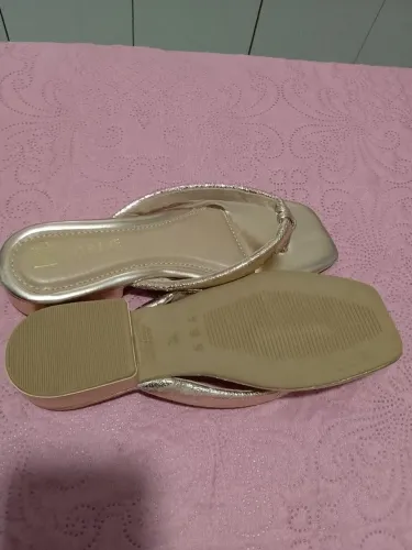 Sandália dourada Tam 37 NOVA, SEM USO