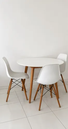 Vendo mesa pés palito com 3 cadeiras heilfel