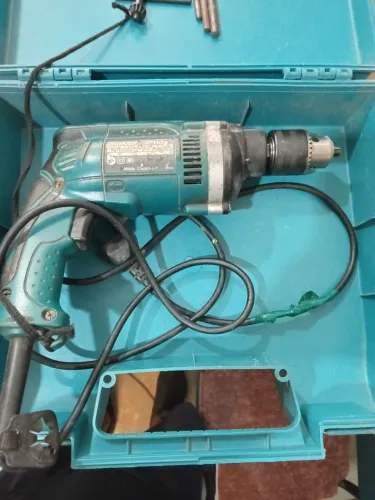 Furadeira makita profissional