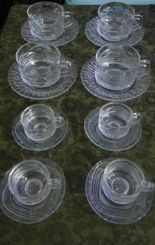 conjunto de xícaras de vidro antigo
