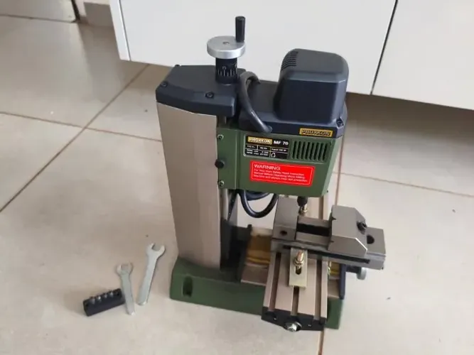 Micro Fresadora Proxxon Mf 70 De Bancada De Precisão