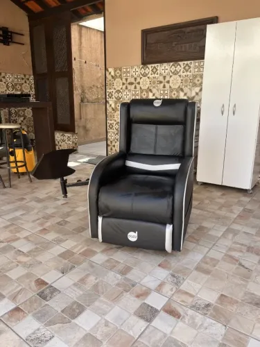 Poltrona gamer Reclinável, com apoio lateral