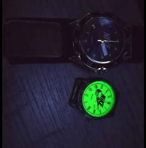 Dois relógios vintage da Nike! Um brilha no escuro