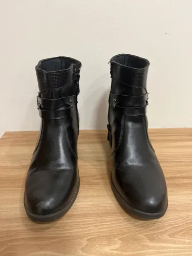 Bota cano médio com zíper lateral 36 (seminova)