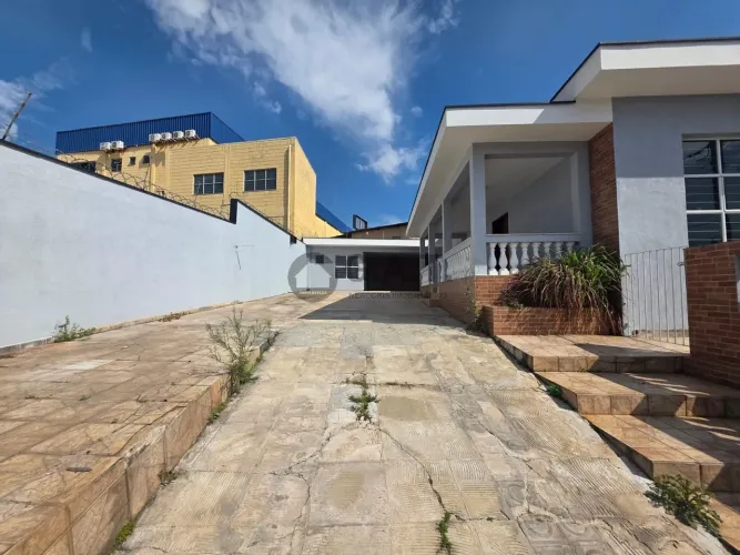 Casa Comercial para Locação no Jardim Europa, Sorocaba-SP: 5 Quartos, 3 Suítes, 2 Salas, 4