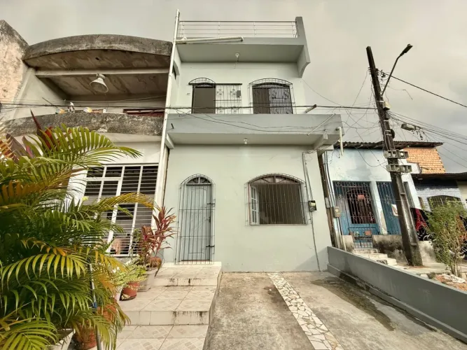 Linda casa a venda na avenida centenário número 13, bairro mangueirão.