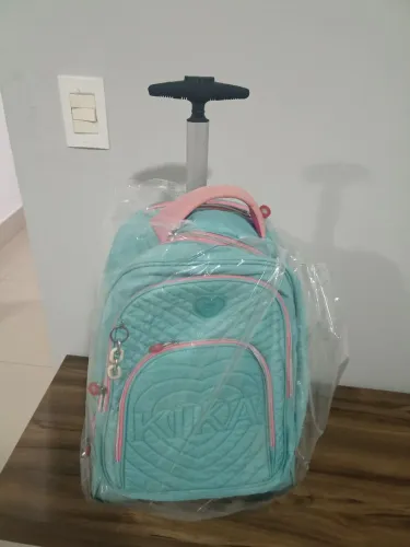 Mochila Kika rodinha 360° e costas 