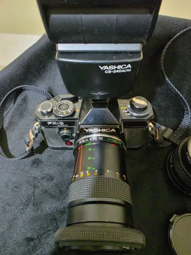Câmera Fotográfica Yashica FX-D Quartz Analógica