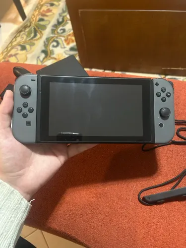 Nintendo Switch V1 Desbloqueado + Cartão 256gb + Par de Joy Con + Bag
