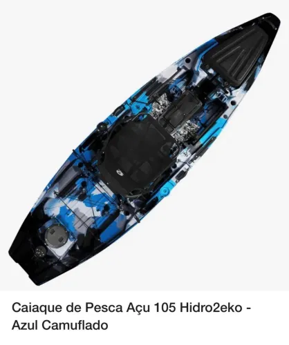 Caiaque azul camuflado com remo