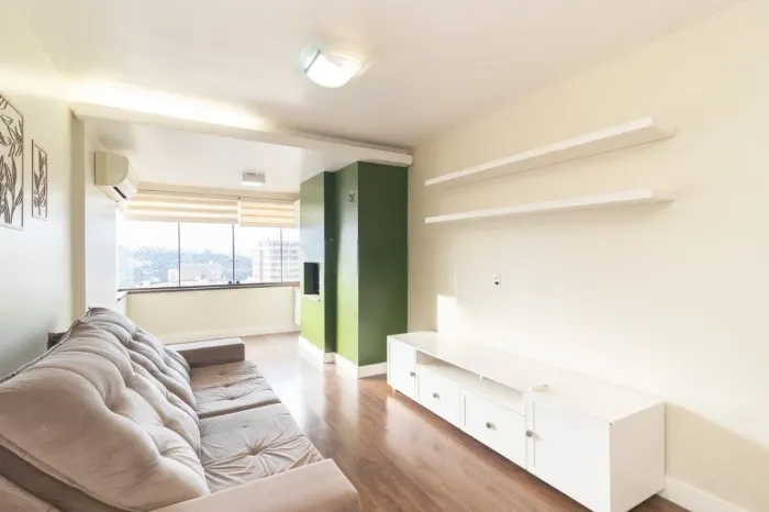 Apartamento para Aluguel com 76m² e 2 Dormitórios no bairro Petrópolis