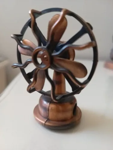 Ventilador antigo miniatura de ferro apontador