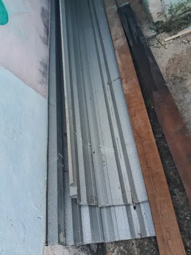 VENDO Kit Cobertura: 2 Telhas de Alumínio (5x1m) + 2 Mãos Francesas Reforçadas