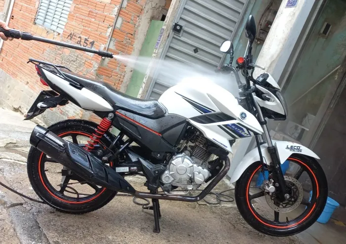 MOTO YAHAMA FAZER SED 150