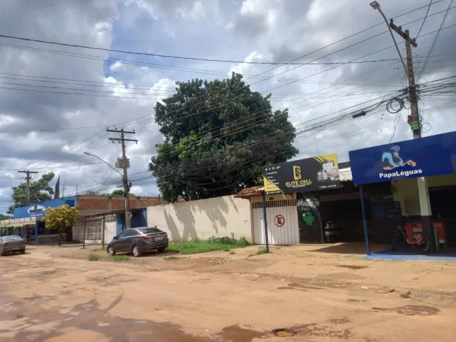 CASA À VENDA COM ESPAÇO PARA LOJAS E SOBRADO | 3 QUARTOS | 2 SUÍTES