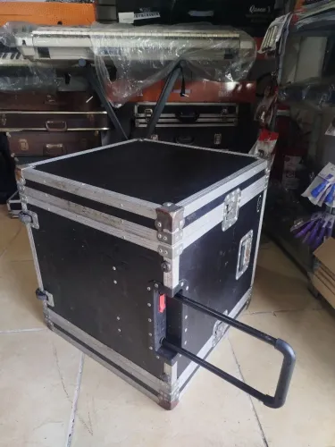 Case para periféricos com rodinhas 