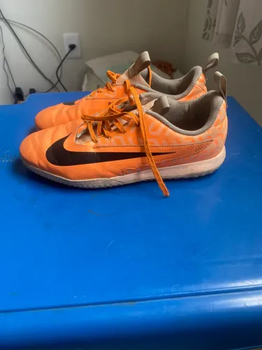 Chuteira Nike phanton GX