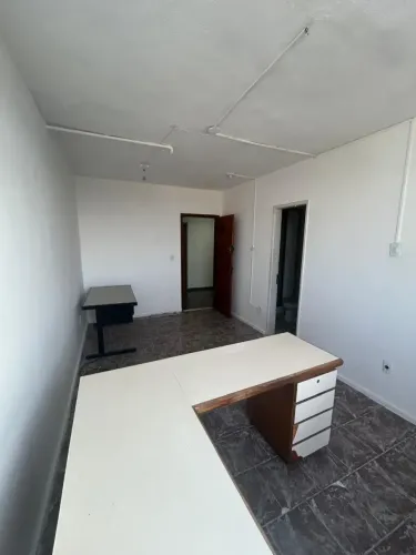 Escritório para aluguel possui 20 metros quadrados em Mutondo - São Gonçalo - RJ