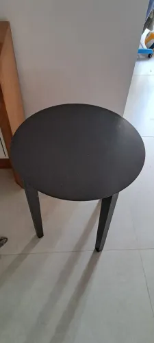 Mesinha lateral circular na cor cinza chumbo Tok Stok