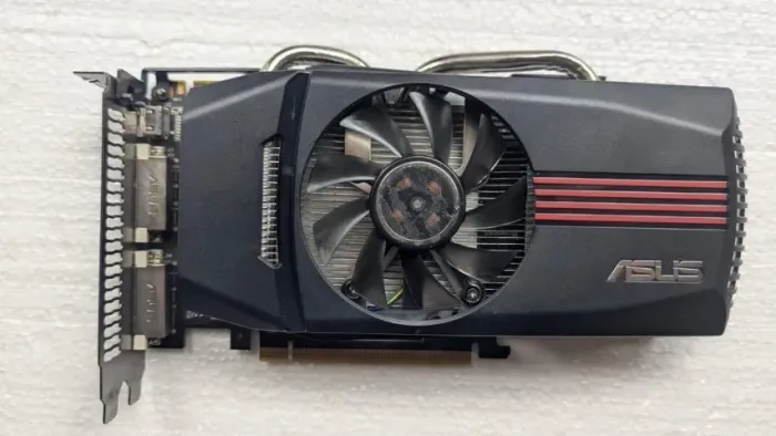 SEM USO, VENDO PAR DE ASUS GTX 550 Ti 1 GB