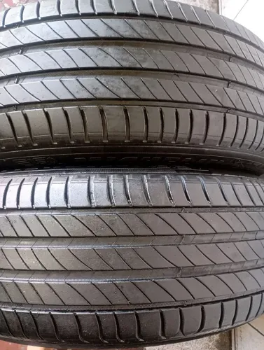 Pneus Michelin ref 215 60 17 RS 500 reais  cada 1