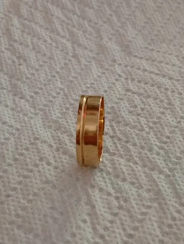 Belíssima aliança em ouro 18k