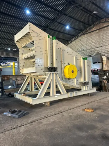 Peneira vibratória 5,00x2,00 / 3 decks / padrão metso ( NOVA )