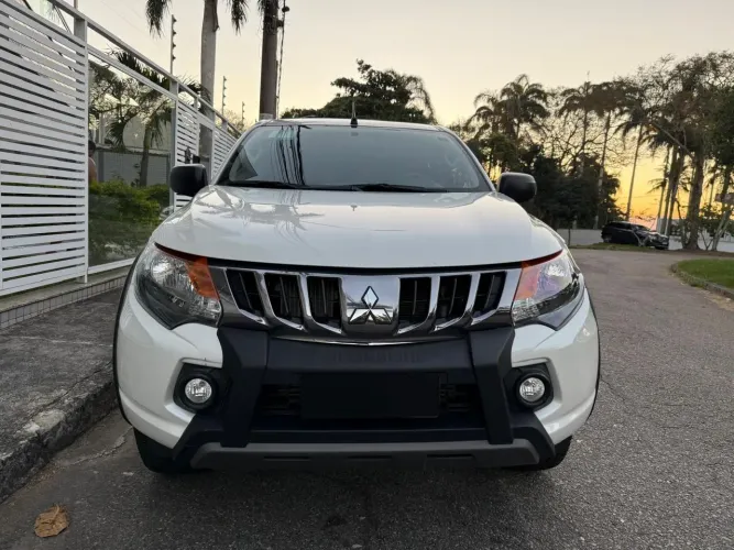 Mitsubishi L200 Tri. Outdo. GLS 2.4 CD 4X4 Die. AUT 2025