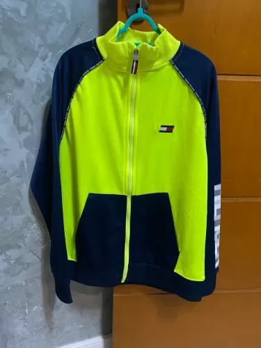 Jaqueta Infantil Tommy Hilfiger, tamanho 11/12, serve 10
